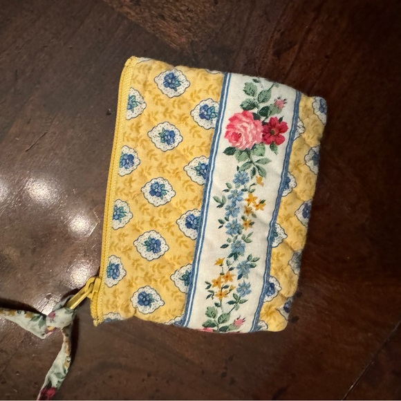 Summertime Tote blue/yellow. Tote, small zippered pouch, and glass case. - Picture 4 of 5